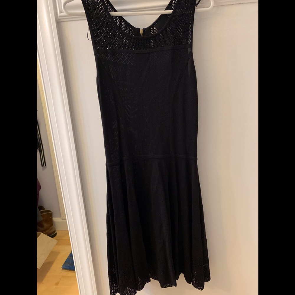 Fit and flare body-conscious Cynthia Rowley sleeveless dress. stretchy size med